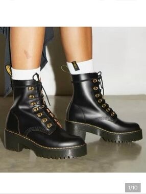 Dr. Martens Black Lace-Up Platform Ankle Boots with Yellow Stitching Sizr 6 UsL
